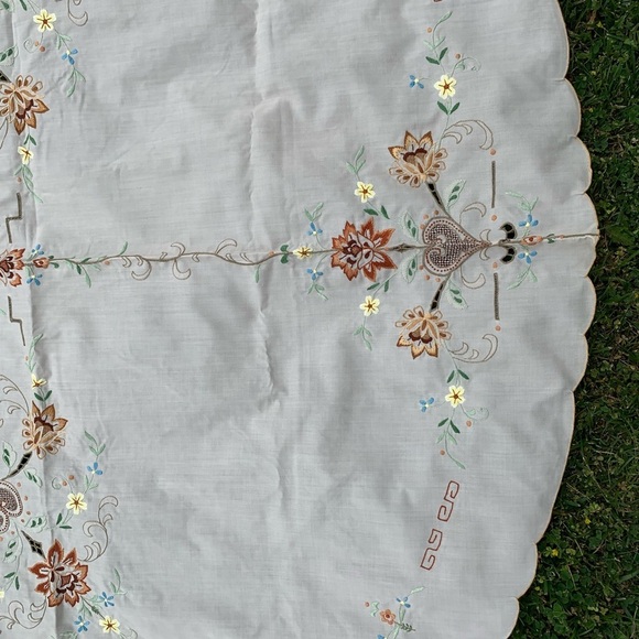 Table Cloths - Picture 3 of 6